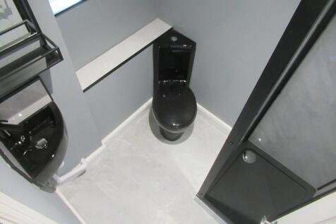 CLOAK/SHOWER ROOM