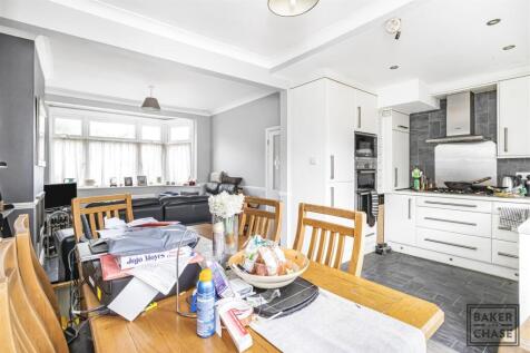 Lounge/Kitchen (Open-Plan)