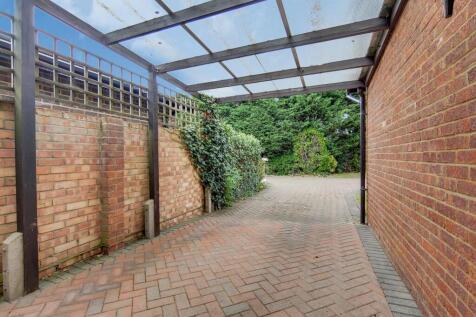 Front garden/ driveway