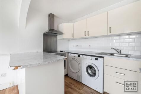 Lounge/Kitchen (Open-Plan)