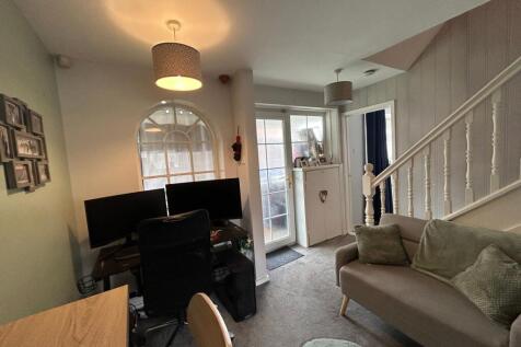 Office Space/Dining Area