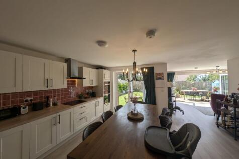 Open Plan Kitchen / Snug