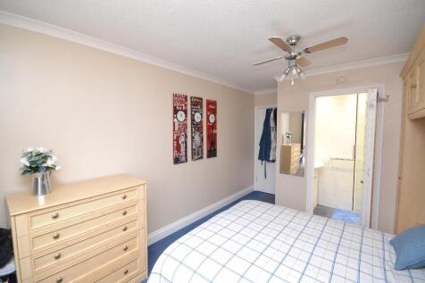 Door to En suite