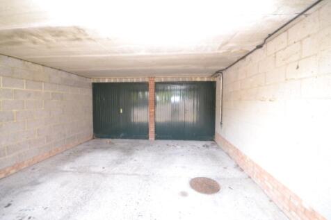 Garage / carport