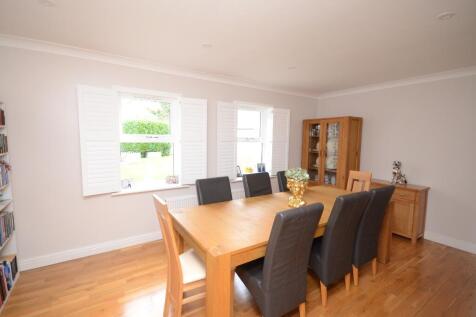 Family room dining