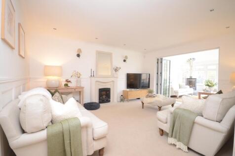 Sizeable living room