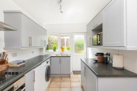 2H8RBN - Kitchen C.jpg