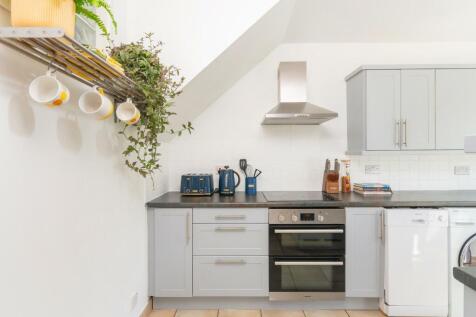 2H8RBN - Kitchen D.jpg