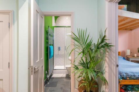 1L9HBN - Hallway B.jpg