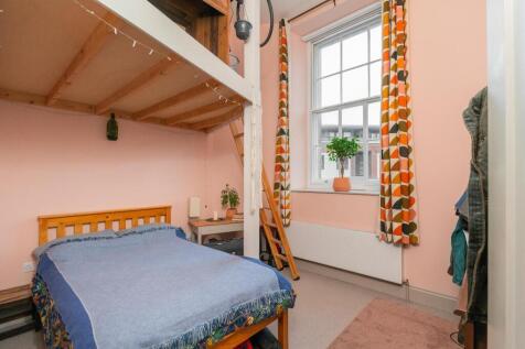 1L9HBN - Bedroom A.jpg