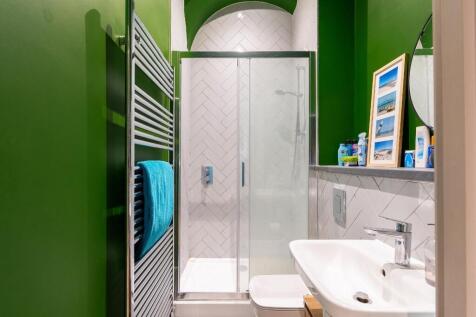 1L9HBN - Bathroom C.jpg