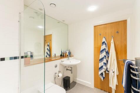 3K0Q7ASC - Bathroom A.jpg