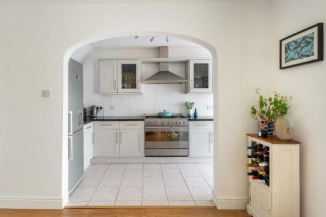 8T5RHD - Kitchen D.jpg