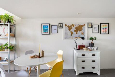 2L1S0BH - Kitchen A.jpg