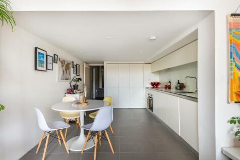 2L1S0BH - Kitchen E.jpg