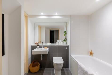 2L1S0BH - Bathroom E.jpg
