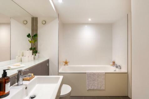 2L1S0BH - Bathroom B.jpg