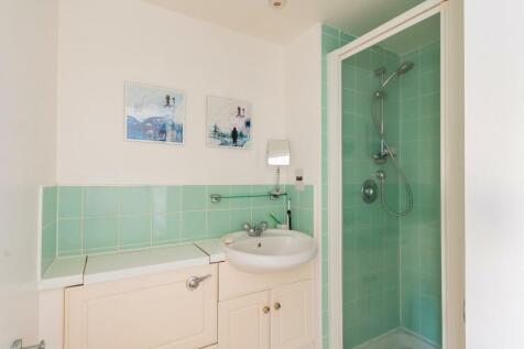8S2CBR - Ensuite A.jpg