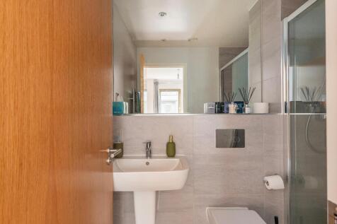 1A0Y5WW - Ensuite B.jpg