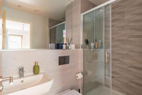 1A0Y5WW - Ensuite A.jpg