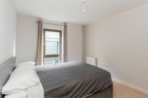 1A0Y5WW - Bedroom B.jpg