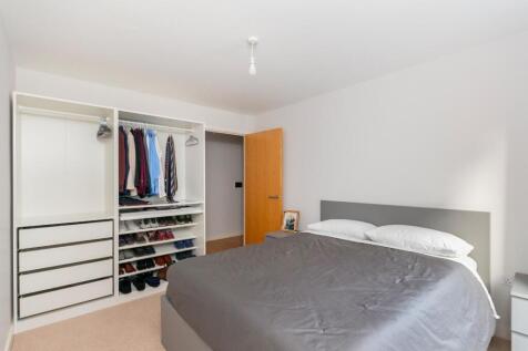 1A0Y5WW - Bedroom A.jpg