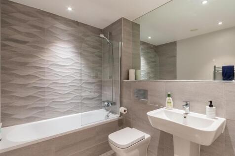 1A0Y5WW - Bathroom C.jpg
