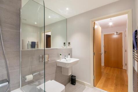 1A0Y5WW - Bathroom A.jpg