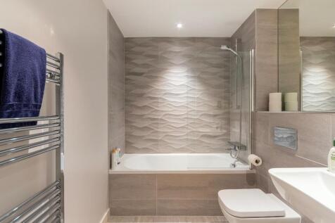 1A0Y5WW - Bathroom B.jpg