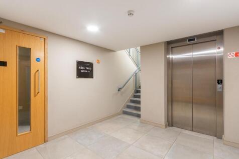 1A0Y5WW - Communal Entrance A.jpg