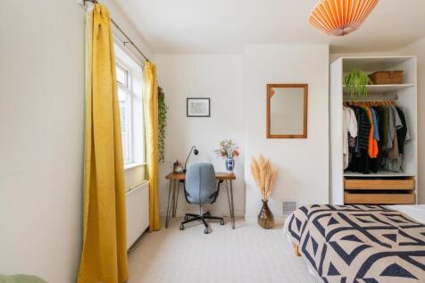 6S6AMR - Bedroom D.jpg