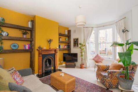6S6AMR - Living Room C.jpg