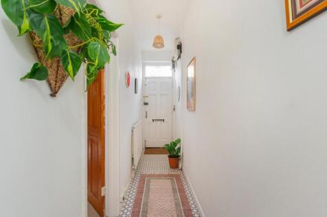 6S6AMR - Hallway B.jpg