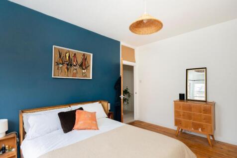 6S6AMR - Bedroom H.jpg