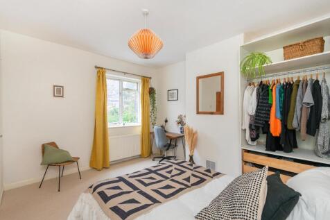 6S6AMR - Bedroom B.jpg