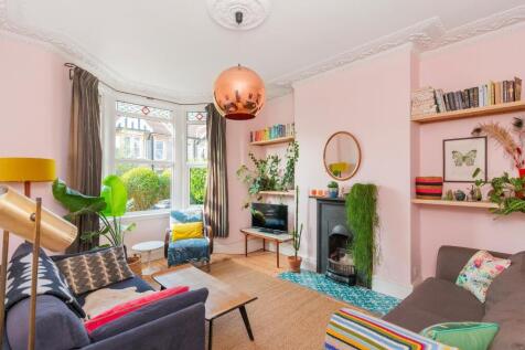 2E0RFS - Living Room C.jpg