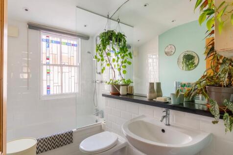 2E0RFS - Bathroom C.jpg