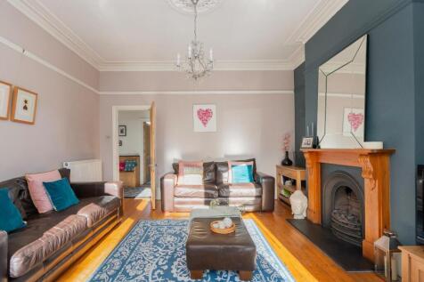 0C8RKE - Living Room A.jpg