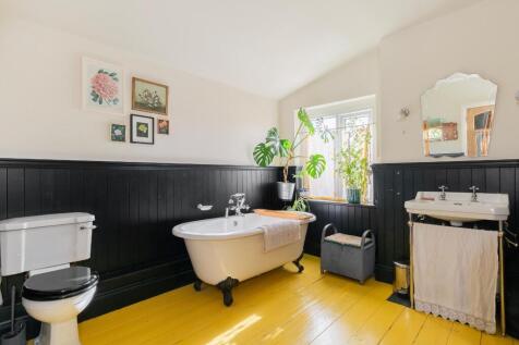 0N6AVP - Bathroom C.jpg
