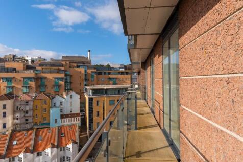 11N04OCC - Balcony B.jpg