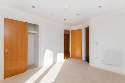 11N04OCC - Bedroom A.jpg