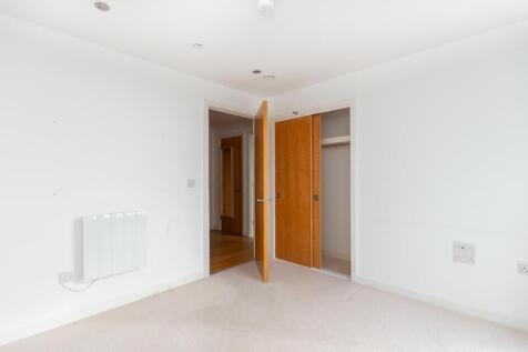 11N04OCC - Bedroom E.jpg