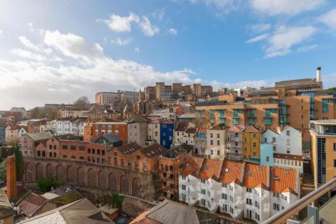 11N04OCC - Balcony E.jpg