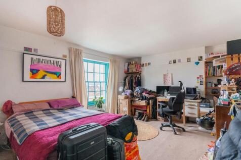7R3RMR - Bedroom I.jpg
