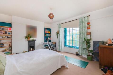 7R3RMR - Bedroom F.jpg
