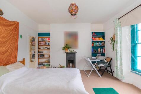 7R3RMR - Bedroom D.jpg