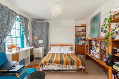 7R3RMR - Bedroom B.jpg