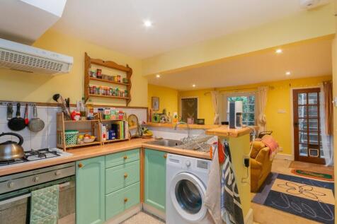 7R3RMR - Basement Kitchen B.jpg