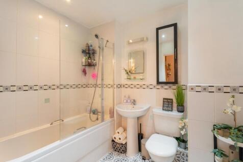0G4ARD - Bathroom A.jpg