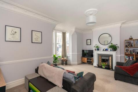 4M1RKE - Living Room C.jpg
